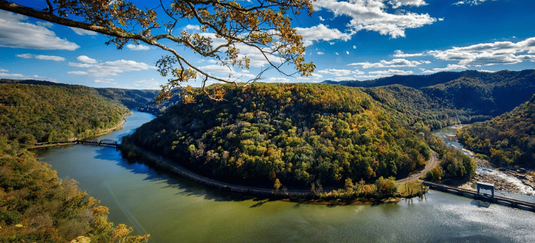 A photo of the horseshoe bend of New River Gorge in West Virginia.
