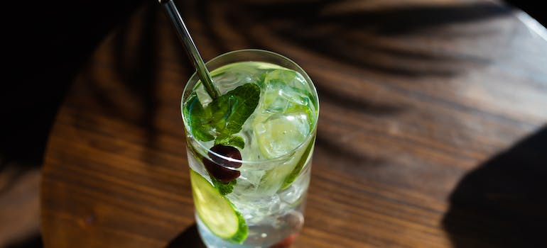 Cucumber and mint mocktail for non-alcoholic drinking games