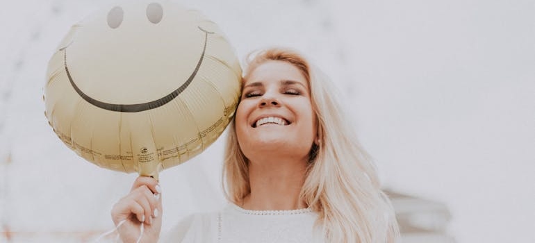 An image of a happy woman after successfully finishing the guide to detoxing from fentanyl.